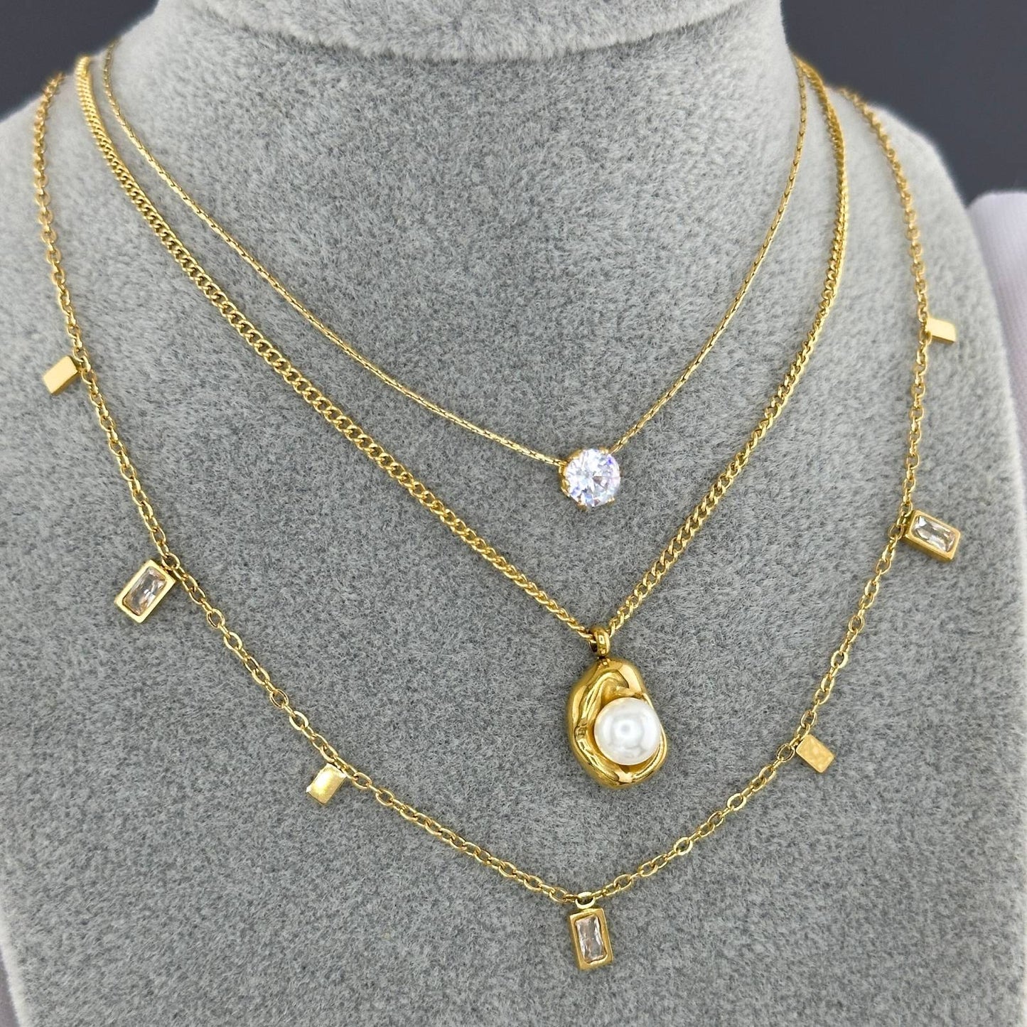 Gold Pearl Pendant Necklace