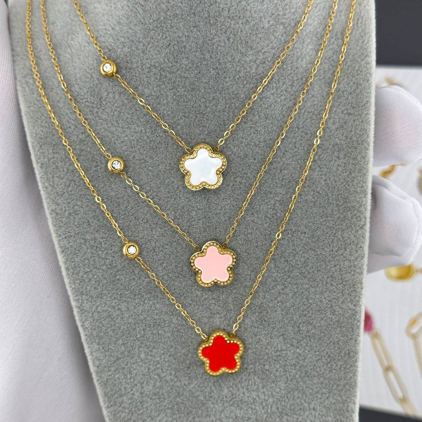 Golden Mother-of-Pearl Star Flower Necklace