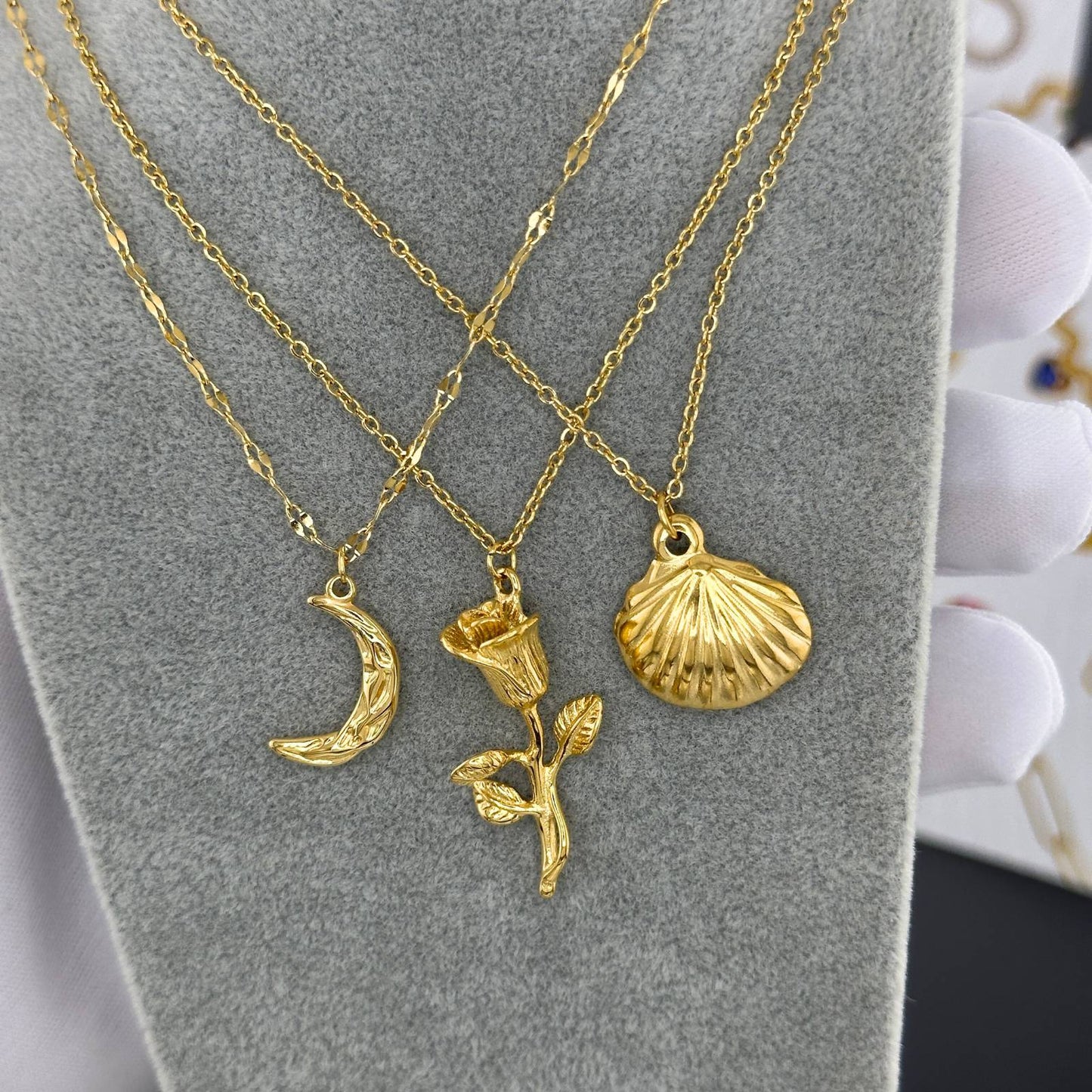 Golden Shell Pendant Necklace