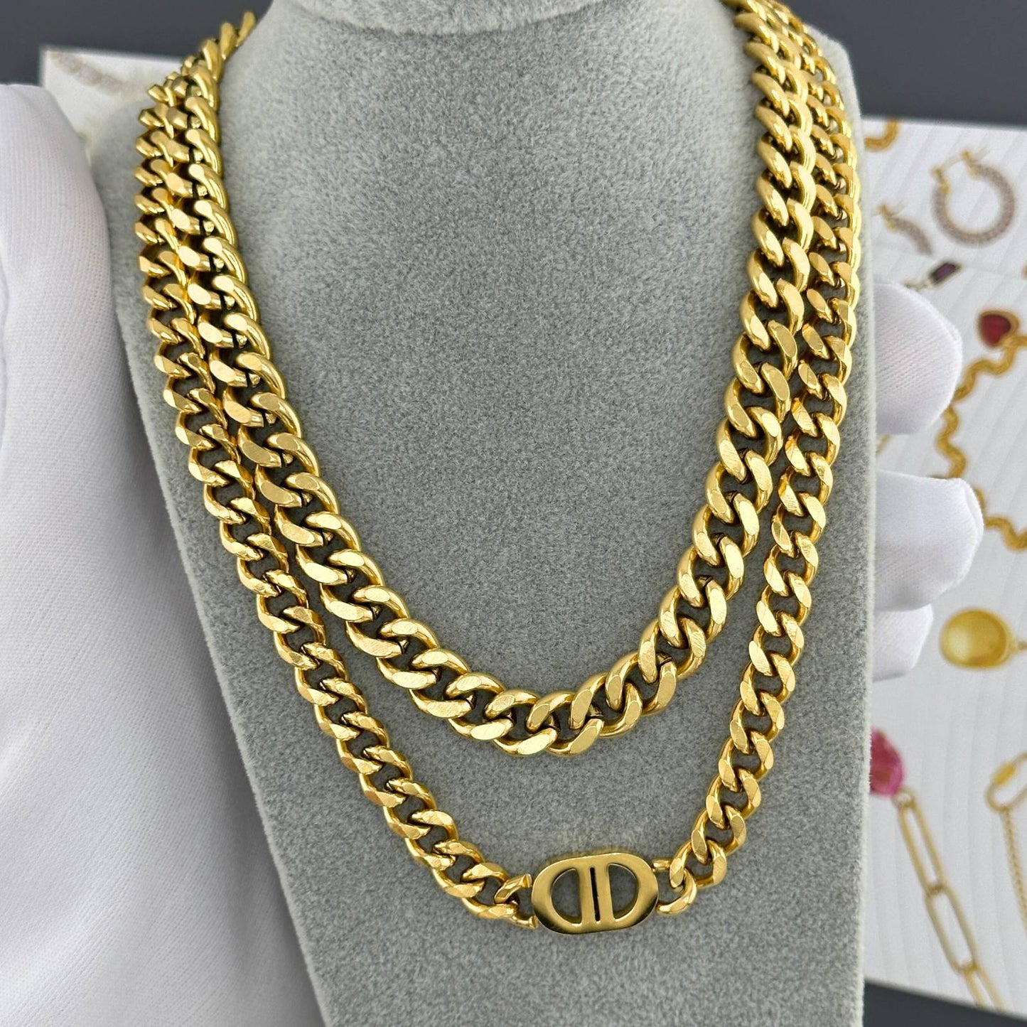 Chunky Chain Necklace with Pendant