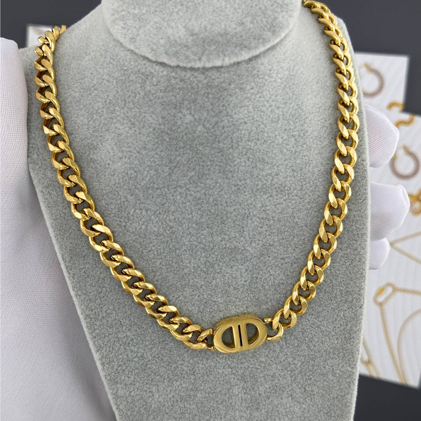 Chunky Chain Necklace with Pendant