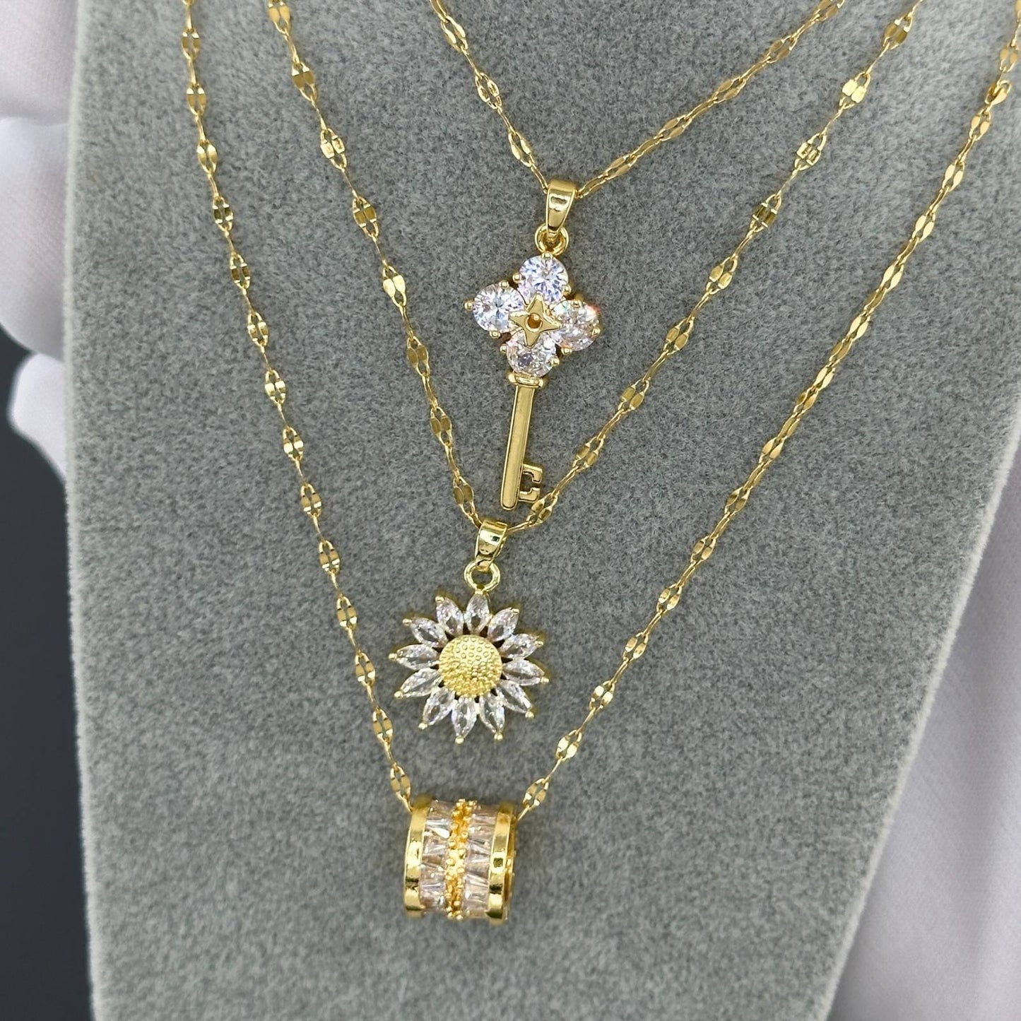 Golden Daisy Crystal Pendant Necklace