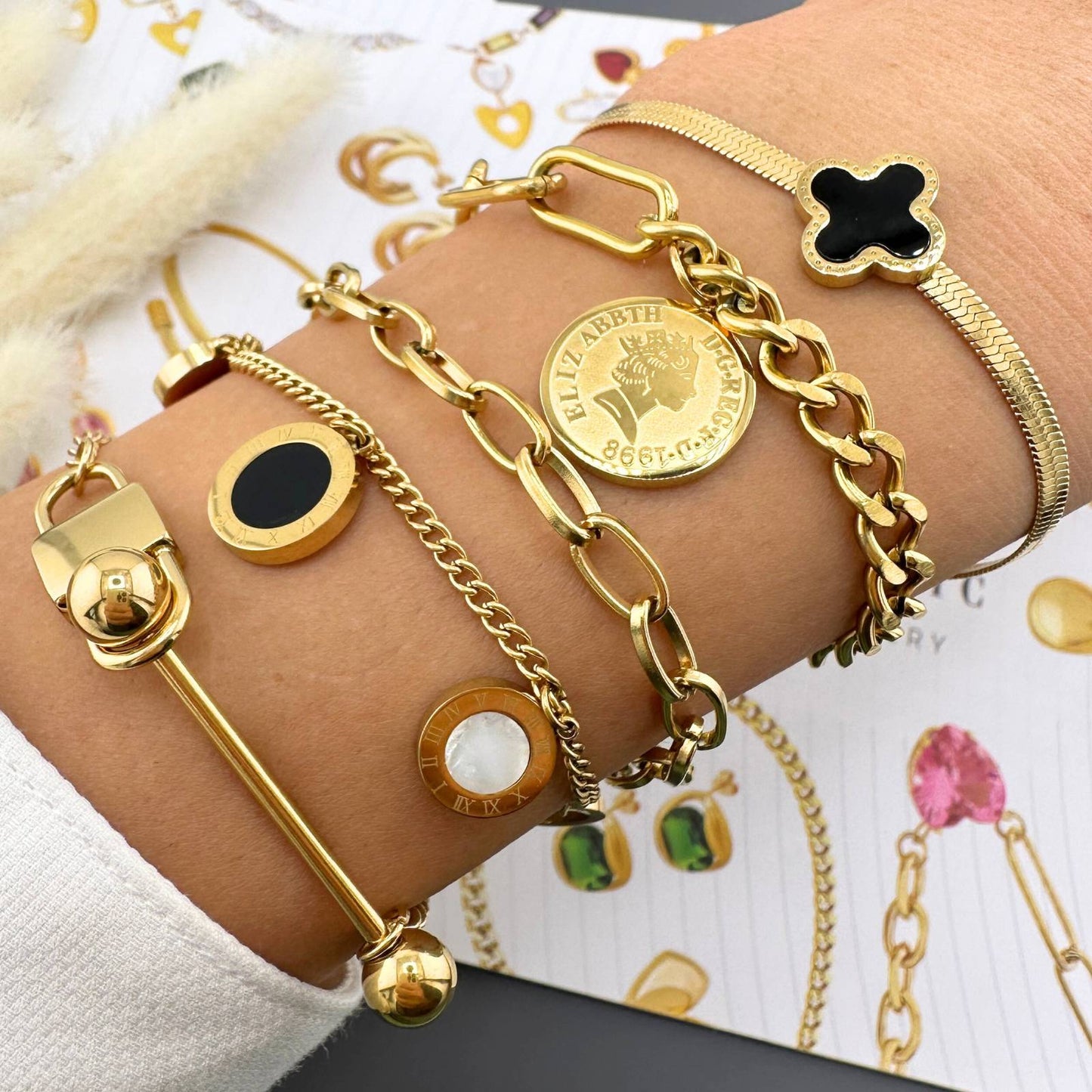 Golden Black Clover Chain Bracelet